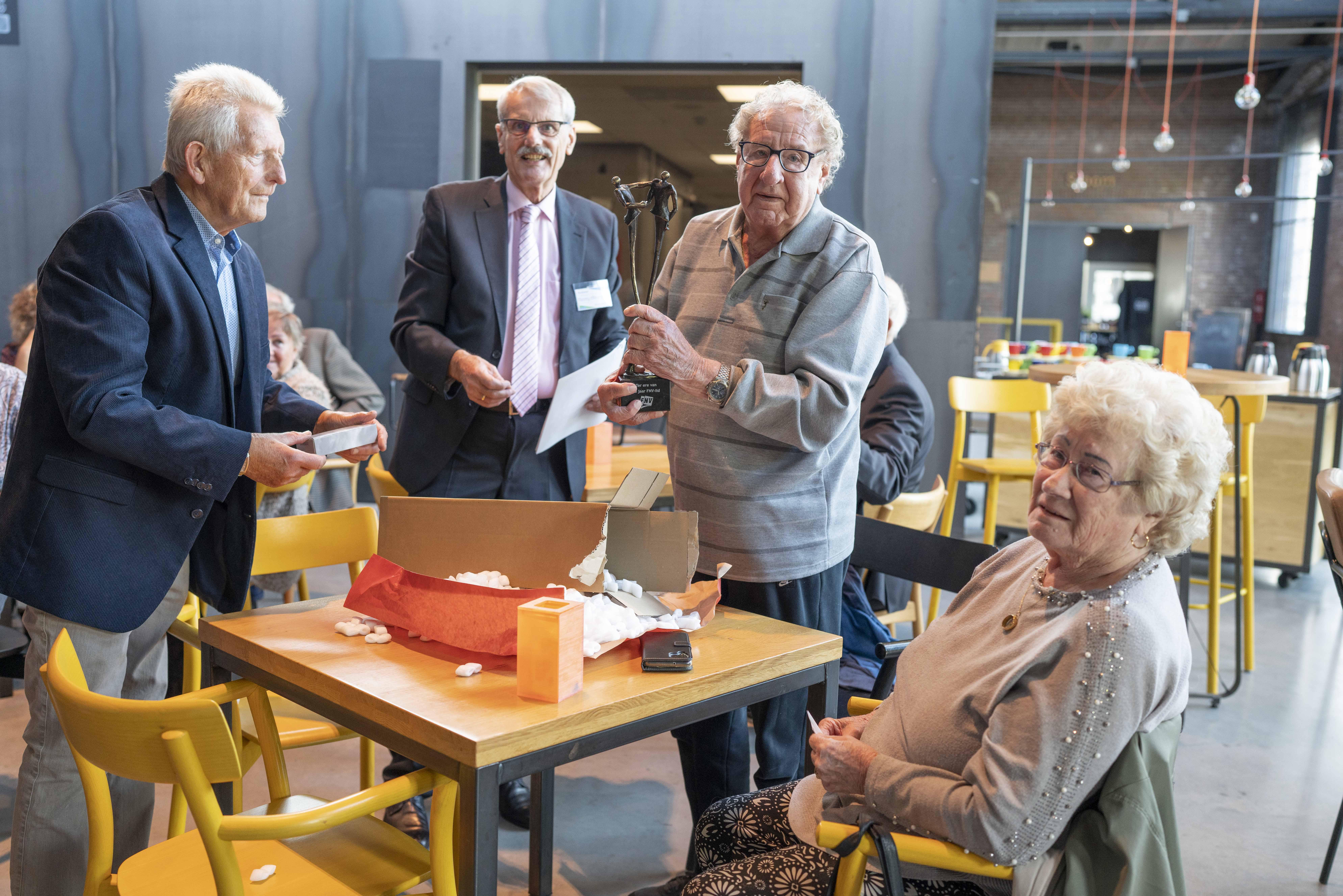 Een unicum: Frans Klockenbrink (93) is drie kwart eeuw lid van de vakbond